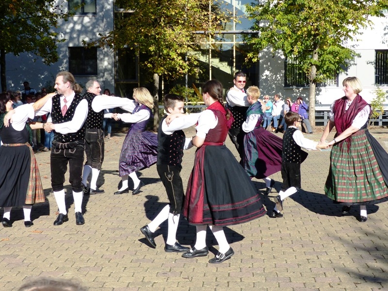 Die Böhmerwäldler tanzen.