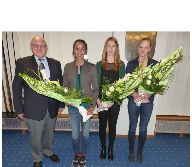 Foto vlnr: Bürgermeister Helmut Baust, Malaika Mihambo, Carina Frey, Hannah Mergenthaler