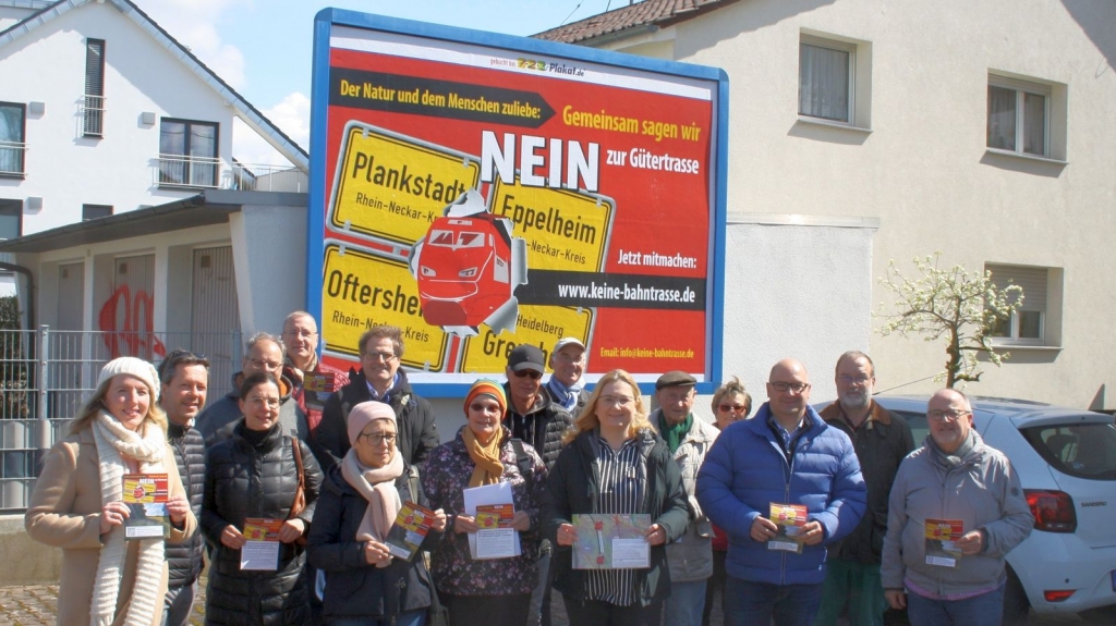 Protest gegen Streckenausbau der Bahn - Plakataktion in Eppelheim.