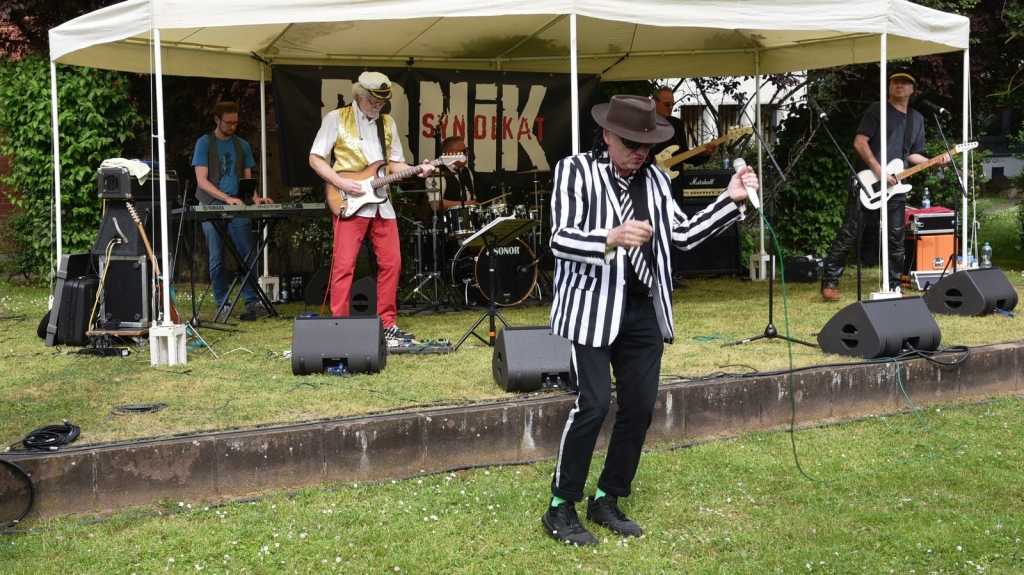 Die Coverband Udos Panik Syndikat war zu Gast bei Musik im Park.