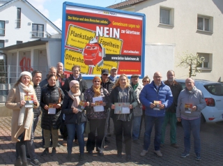 Protest gegen Streckenausbau der Bahn - Plakataktion in Eppelheim.