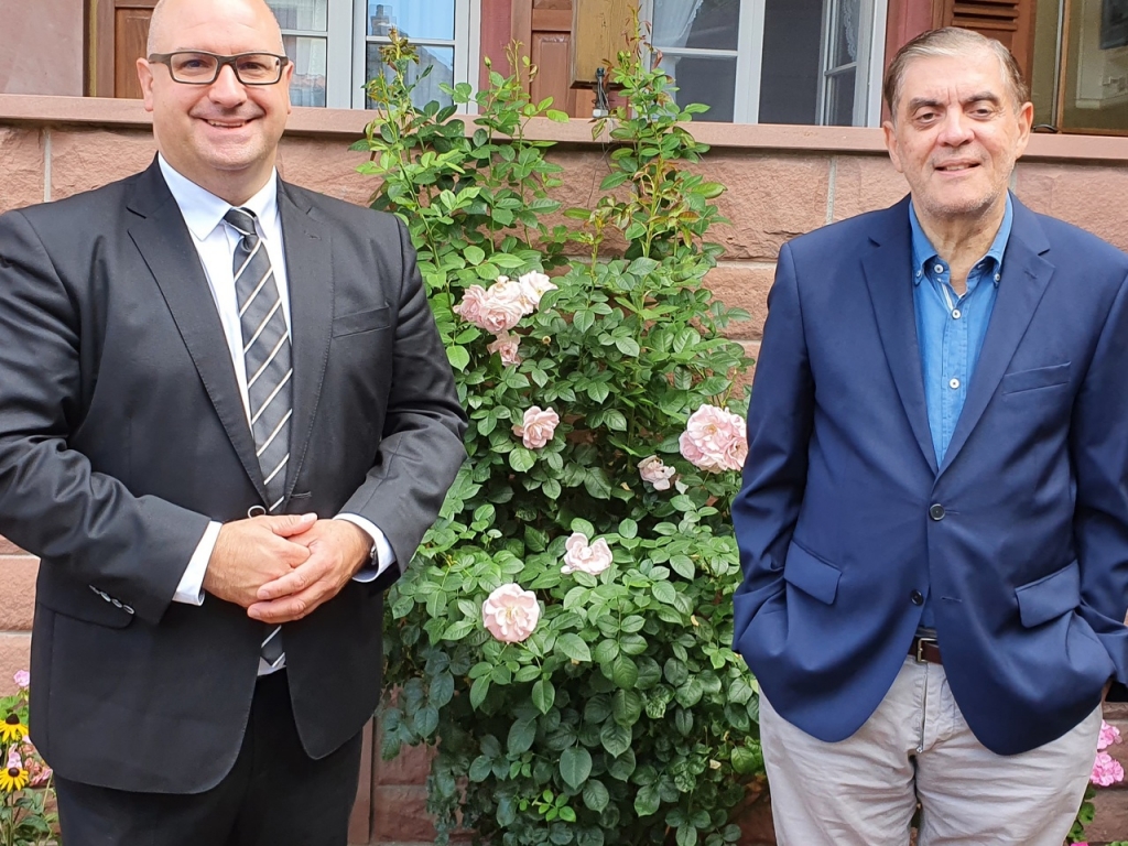 Bürgermeister Jens Geiß mit Romani Rose
