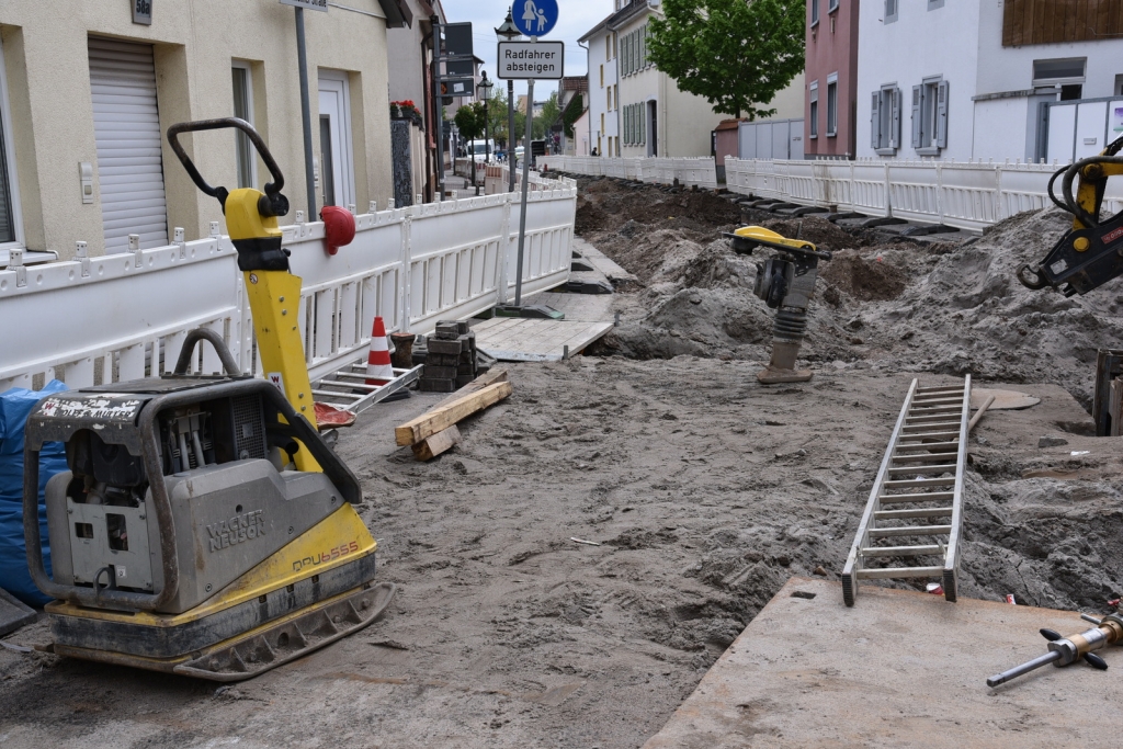 Blick auf den ersten Bauabschnitt der Mannheimer Straße - noch ist die Straße aufgerissen.