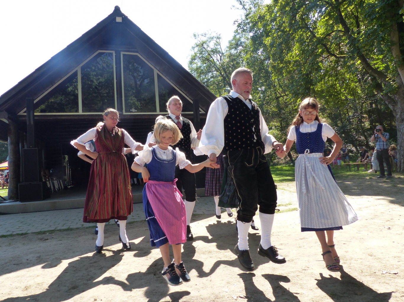 Groß und Klein der Böhmerwaldgruppe sorgten für ein tänzerisches Programm.