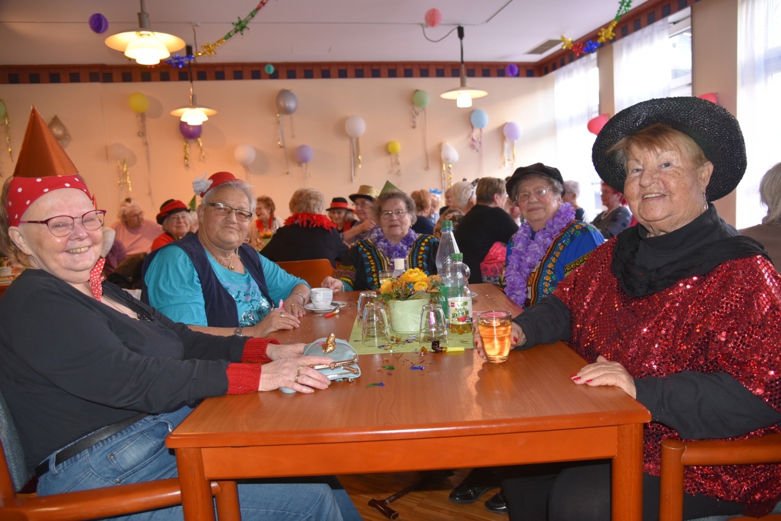 Auch die Gäste des Seniorencafés im Siegwald-Kehder-Haus haben an Rosenmontag verkleidet gefeiert. 