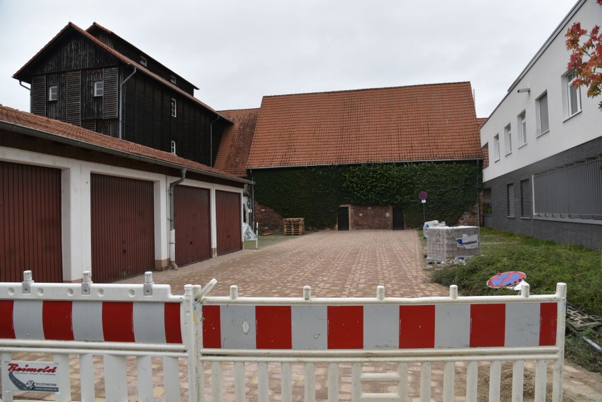 Das neue Pflaster ist verlegt, Blick in den Kirchgärtenwe 2