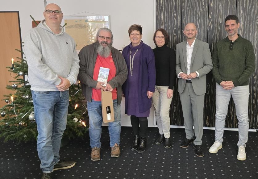 vlnr: Michael Fischer, Rudi Steppan, Sylvia Fassott-Schneider, Sybille Fittertling, Bürgermeister Pascal Seidel, Thomas Lorenz vlnr: Michael Fischer, Rudi Steppan, Sylvia Fassott-Schneider, Sybille Fittertling, Bürgermeister Pascal Seidel, Thomas Lorenz