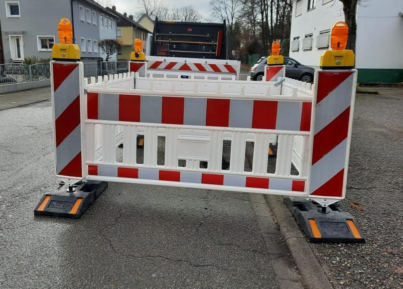Abpserrung am Straßeneinbruch in der Hockenheimer Straße