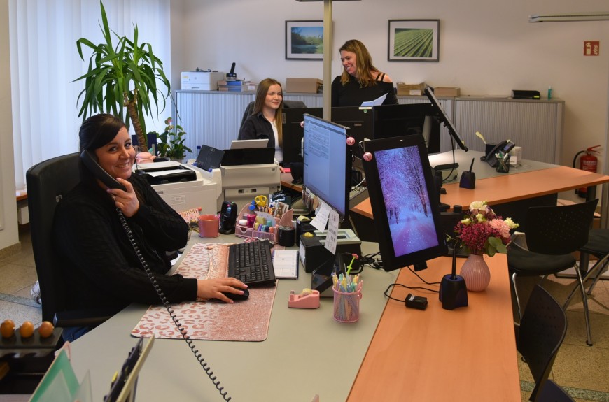 Blick in Bürgerbüro mit den Mitarbeiterinnen