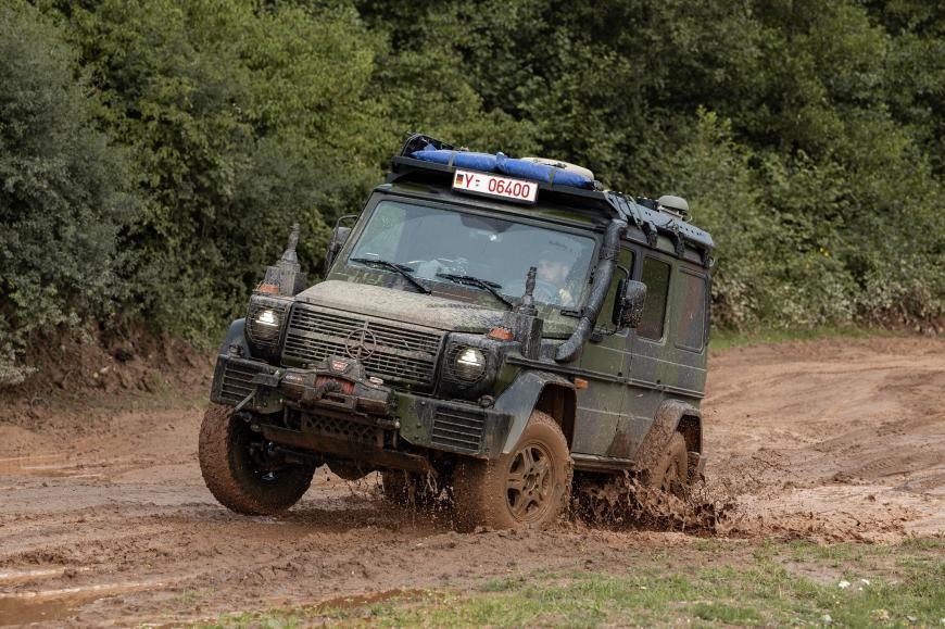 Fahrzeug im Schlamm. ©Bundeswehr - Christoph Kassette