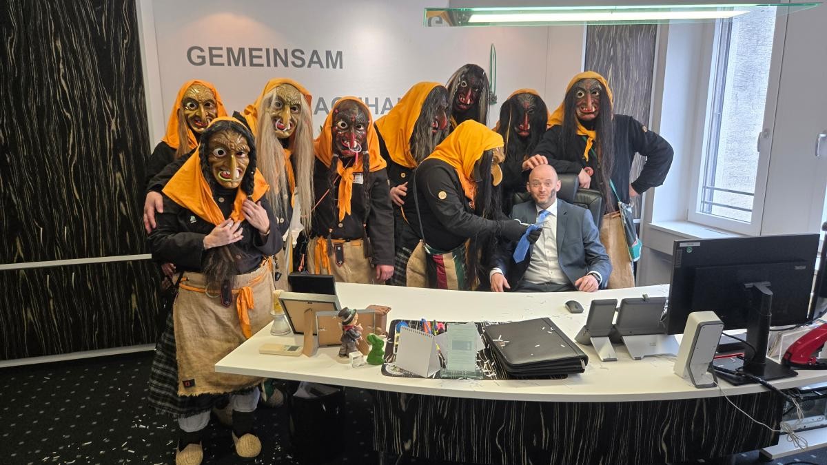 Die Hardtwaldhexen beim Bürgermeister