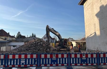 Innerhalb von kurzer Zeit ist das Gebäude Anfang März komplett verschwunden.