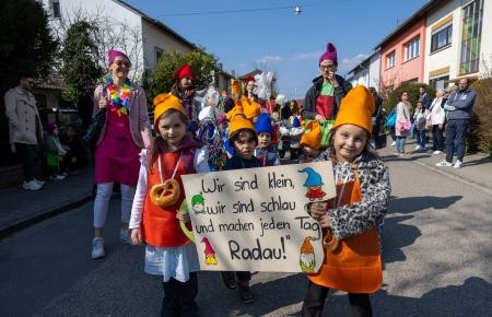 Kleine Gartenzwerge sind auch mitgelaufen.