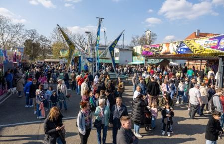 Auf dem Frühlingsfest war sehr viel los.