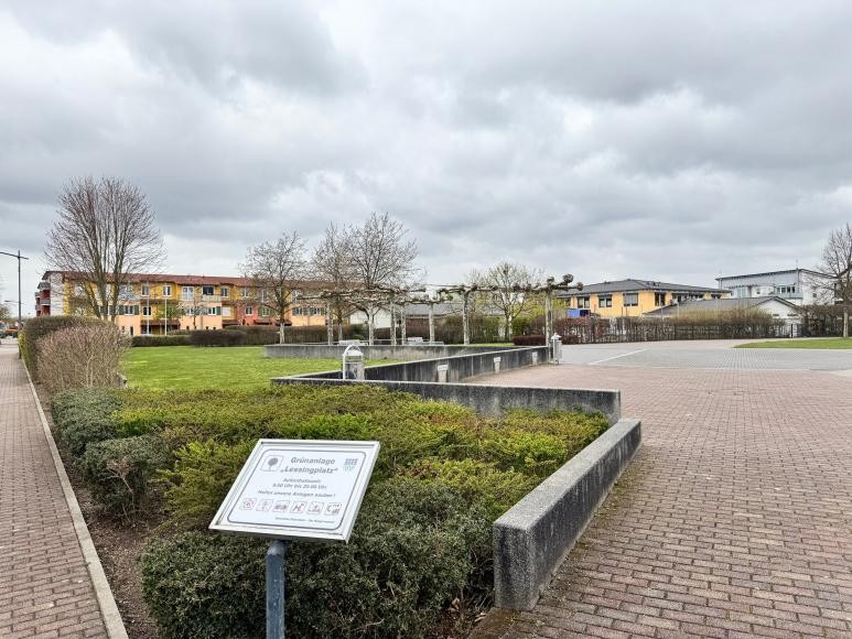 Blick auf den Lessingplatz. Auf der Grünfläche soll der Gemeinschaftsgarten entstehen