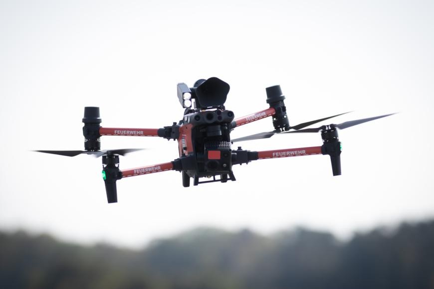 Foto der Feuerwehr-Drohne in der Luft