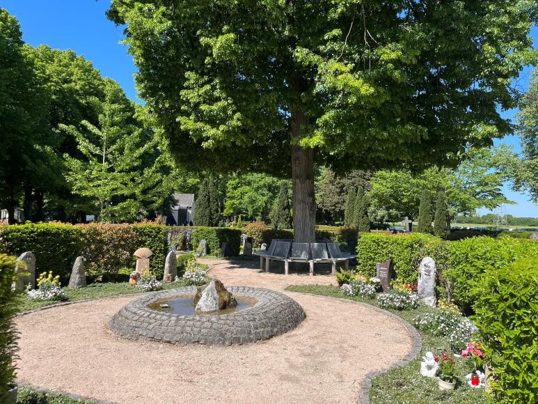 Blick in den Friedhof