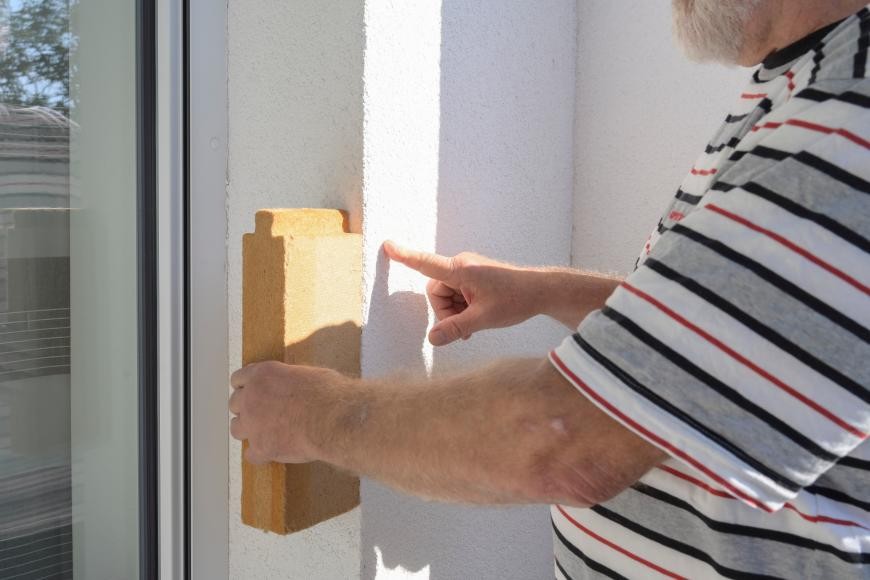Eine ordentliche Wärmedämmung fördert ein behagliches Raumklima, wertet das Gebäude auf und senkt den Energieverbrauch. Eine ordentliche Wärmedämmung fördert ein behagliches Raumklima, wertet das Gebäude auf und senkt den Energieverbrauch.