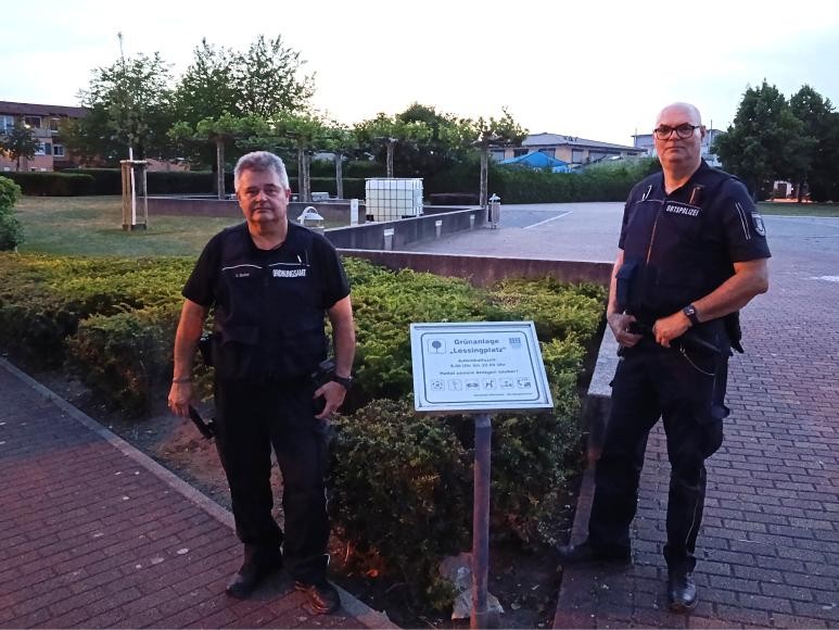 Gerhardt Becker und Michael Fischer vom GVD auf dem Lessingplatz Gerhardt Becker und Michael Fischer vom GVD auf dem Lessingplatz