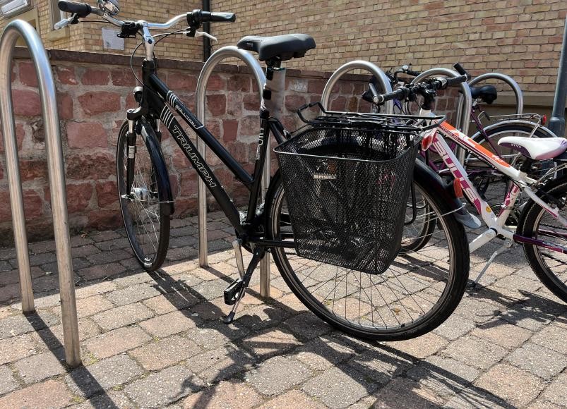 Räder am Fahrradständer (Symbolbild)