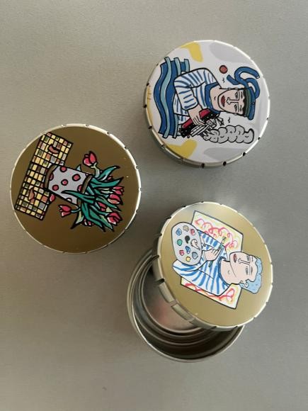 Drei Beispiele von Taschenaschenbechern