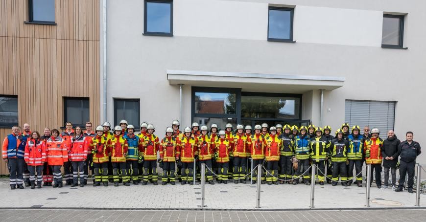 Gruppenbild aller Beteiligter (Bild: Ralf Lackner)